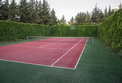 تطبيقات العشب الاصطناعية لملاعب التنس